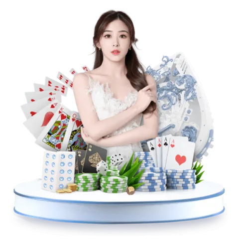 Sân quần vợt với vợt và bóng, sẵn sàng cho cá cược